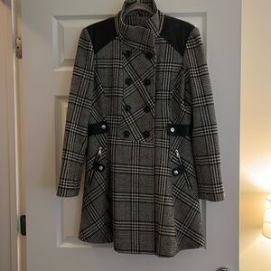 Black and white houndstooth Guess coat